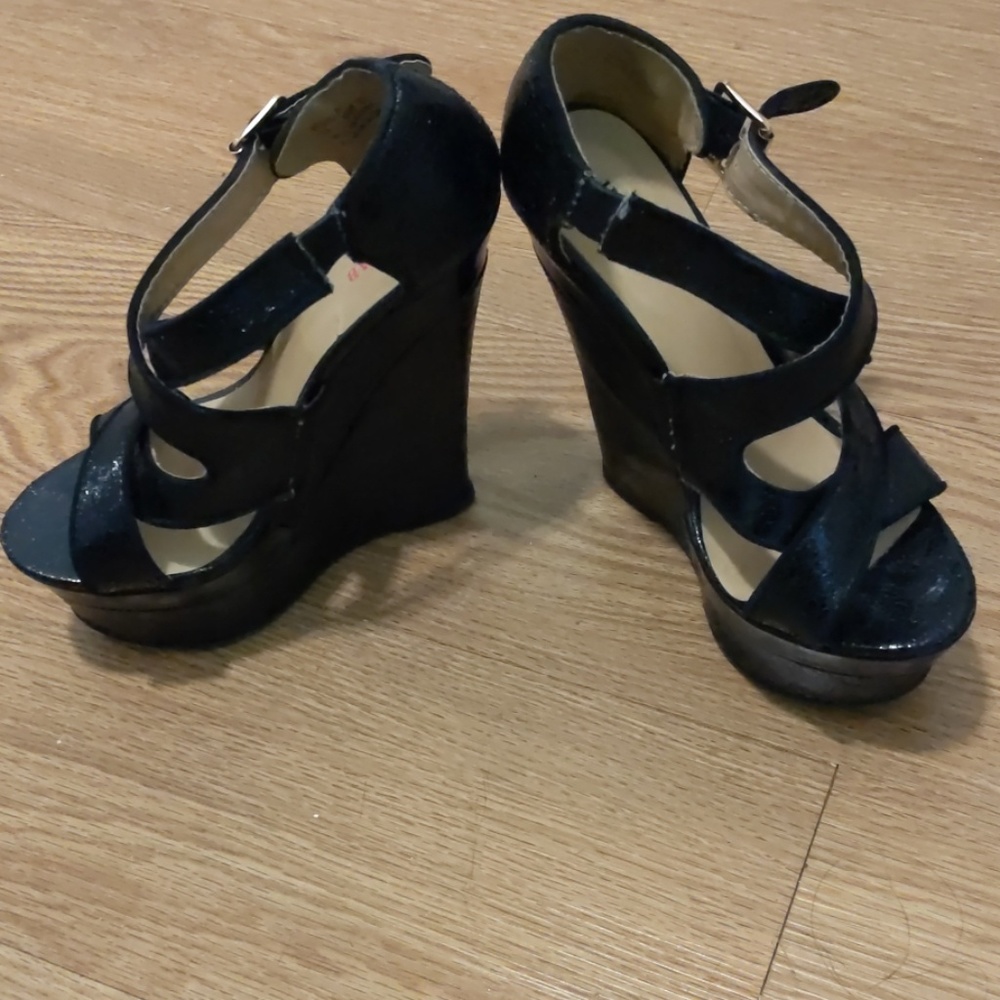 Black Pumps